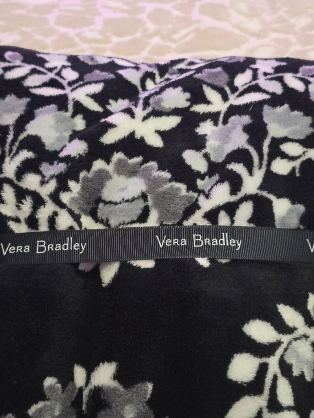 NWT Vera Bradley Chandelier Noir Floral Throw Blanket 80" x 50" Black/White - Picture 3 of 10
